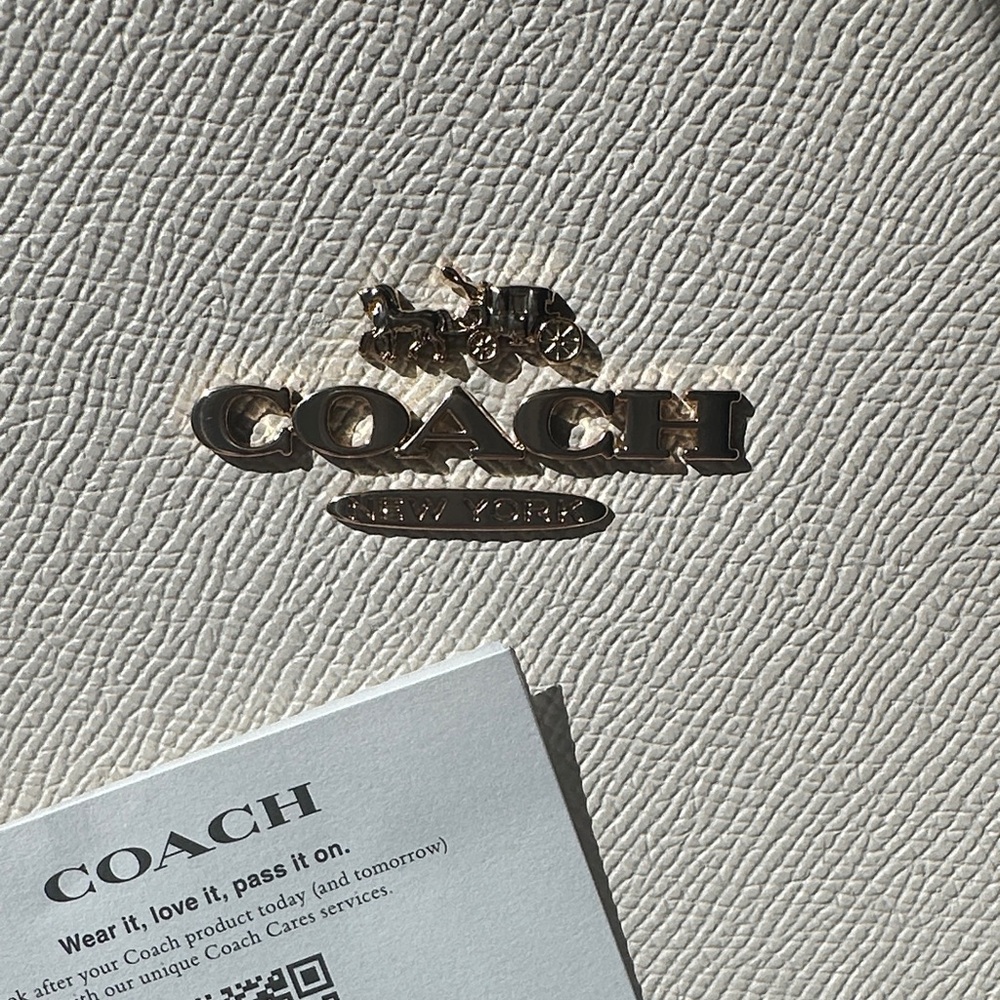 Coach Outlet Gallery Tote Bag in Ivory Chalk - Picture 2 of 12
